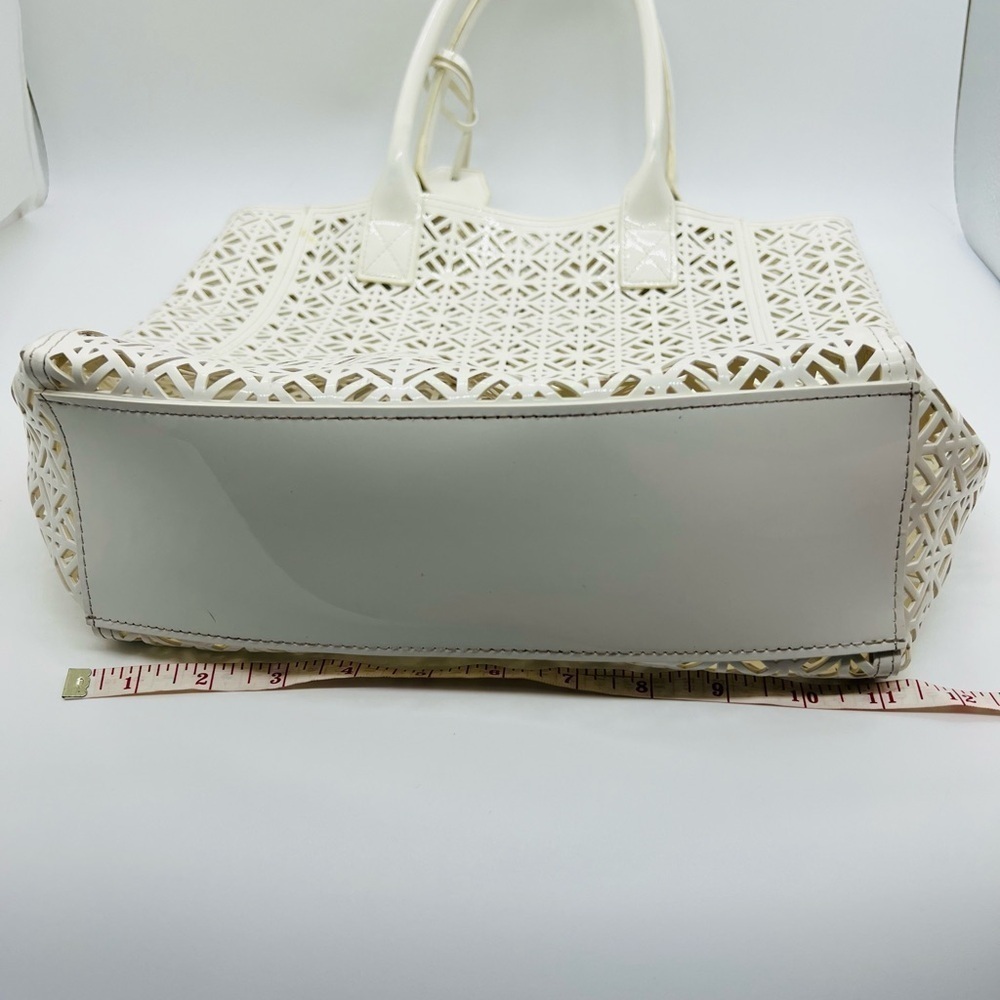 Tory Burch white geometric laser cut out tote bag - Picture 4 of 13
